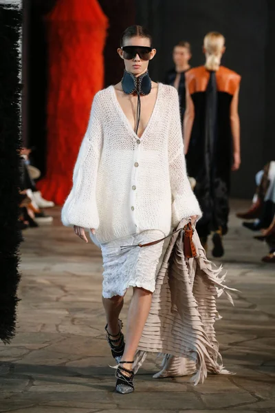 Look 11